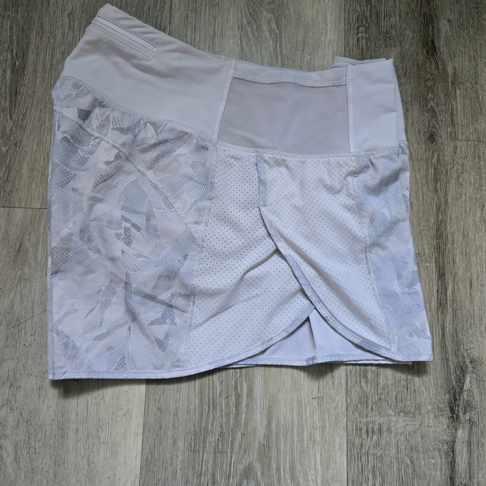Lululemon Real Quick Short Size 8 Jasmine White Multi Color